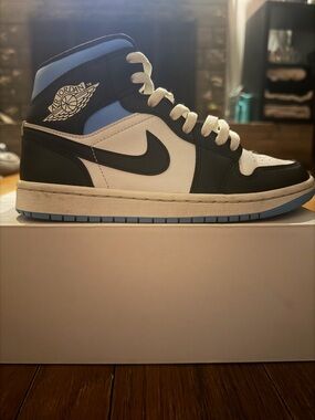 Jordan Women's Air Jordan 1 Mid - White/Black/Blue